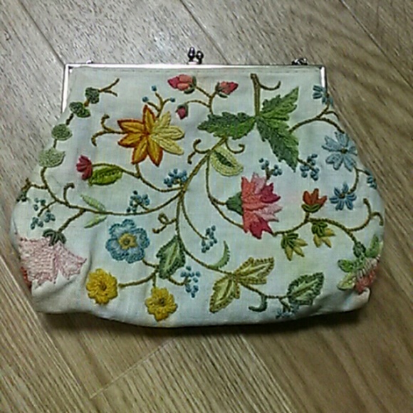 Vintage purse/clutch with embroidered flowers - Picture 4 of 4