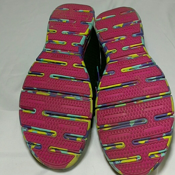 Sketchers - Picture 2 of 7