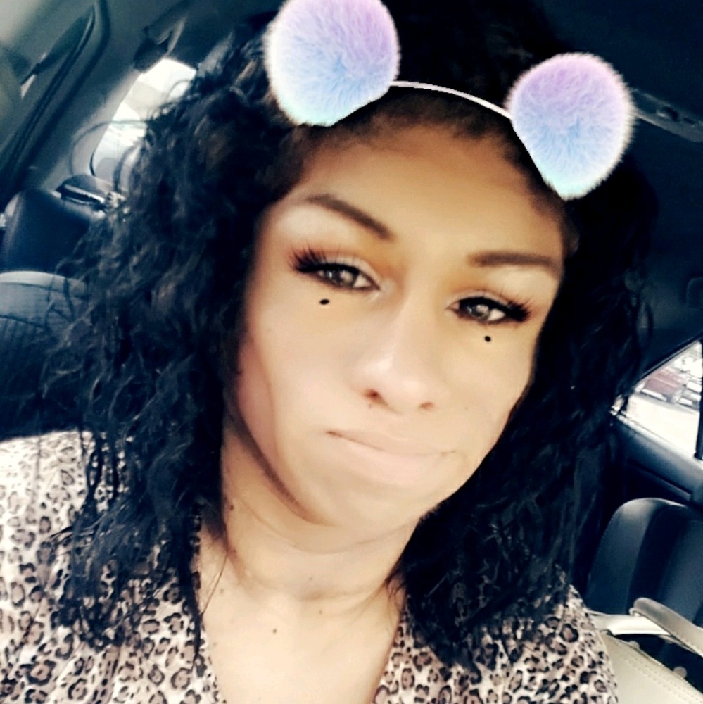 Meet your Posher, Yesenia