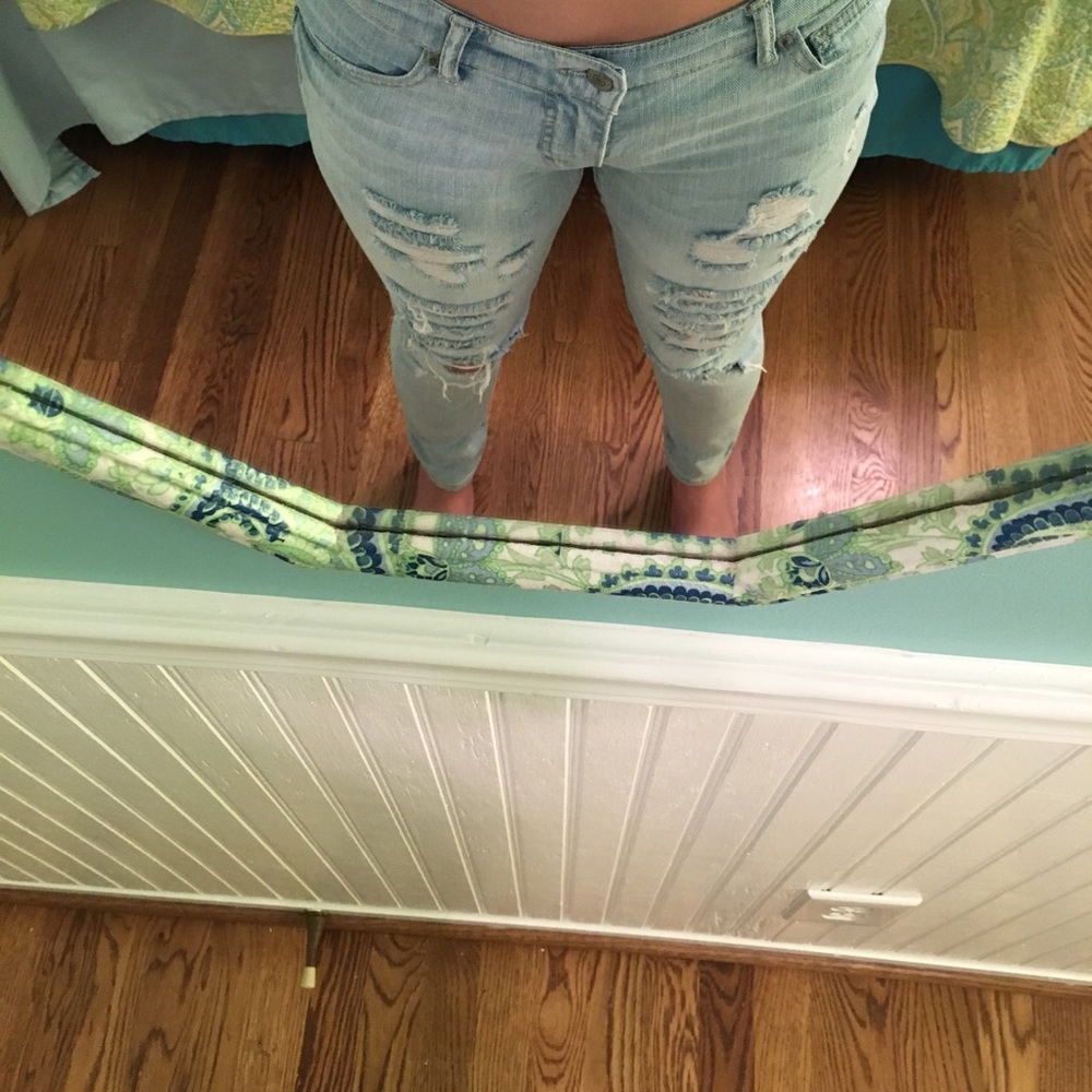 Low rise ripped skinny jeans
