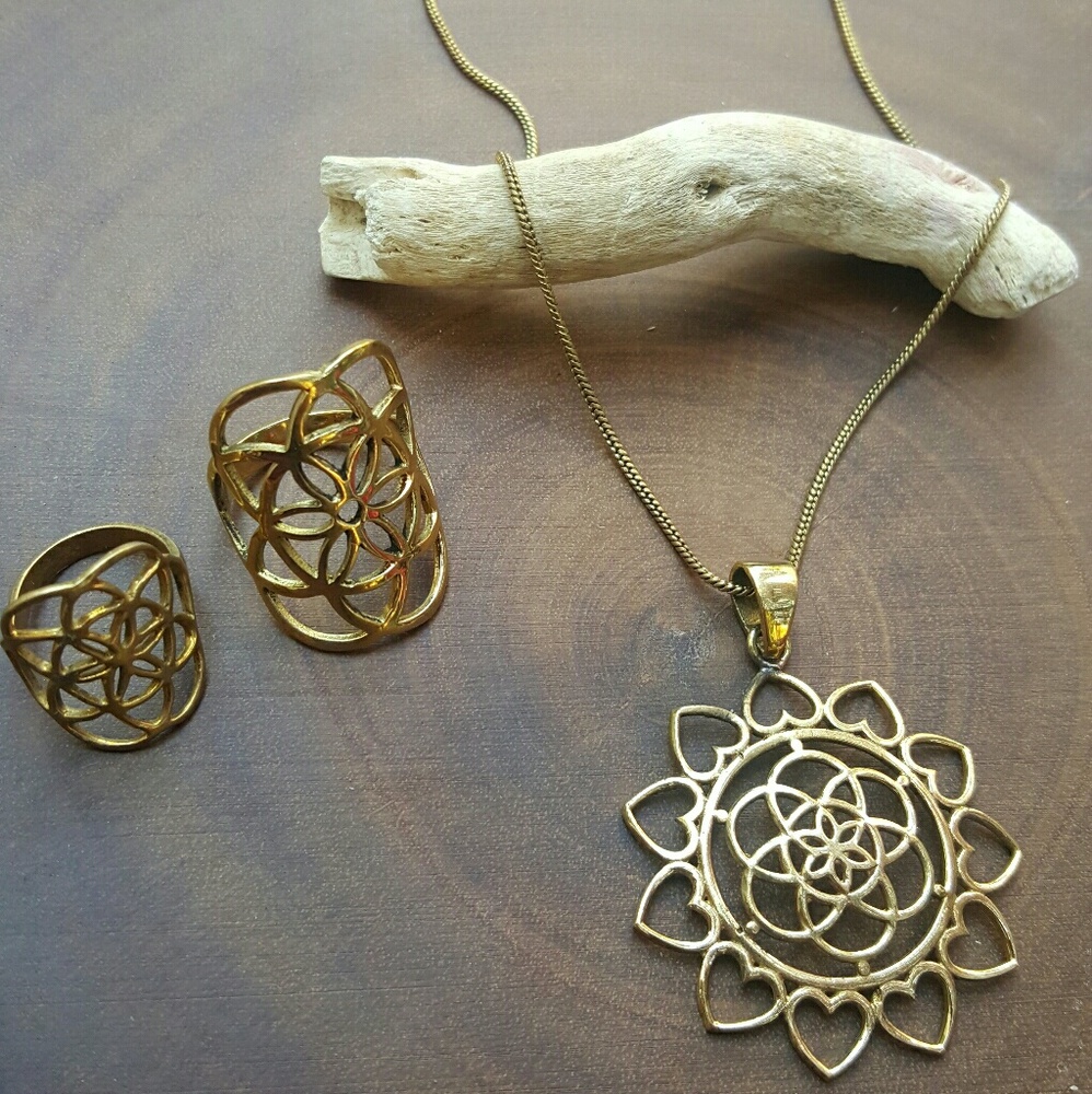 Necklace and rings set