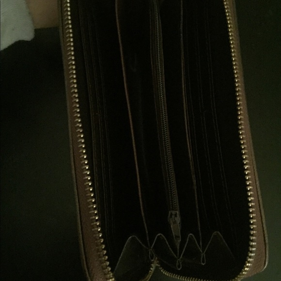 Authentic Tory Burch wallet - Picture 3 of 4