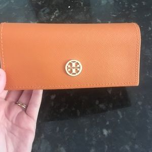 Tory burch sunglasses case