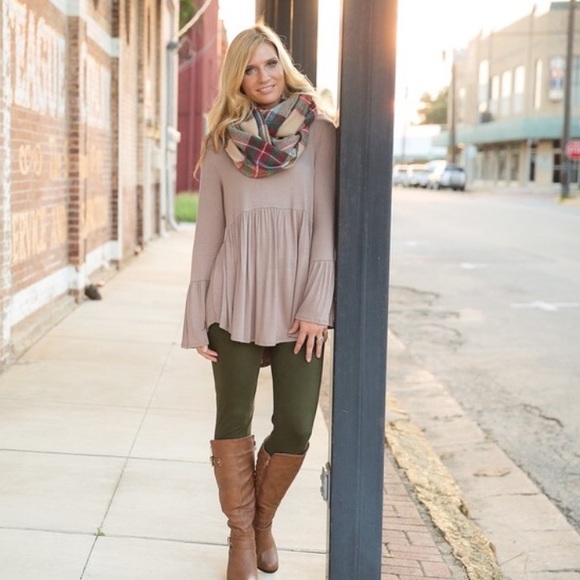 🎉HP🎉OLIVE LEGGINGS✨ - Picture 3 of 6