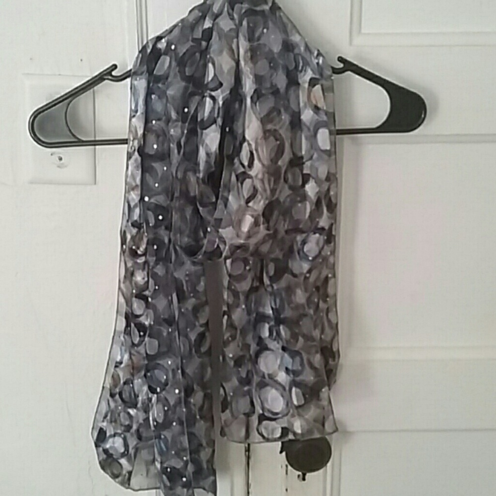 🌻BOGO ITEM🌻 Lovely Scarf!