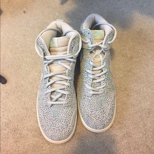 Nike dunk high size 9. Worn once