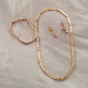 Woman's Jewelry