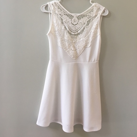 White mini dress with lace detail - Picture 1 of 4