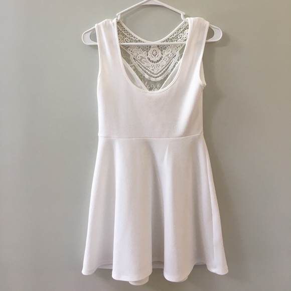 White mini dress with lace detail - Picture 2 of 4