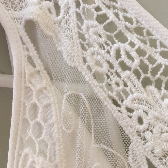 White mini dress with lace detail - Picture 4 of 4