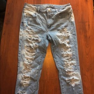 AMERICAN EAGLE DISTRESSED JEANS