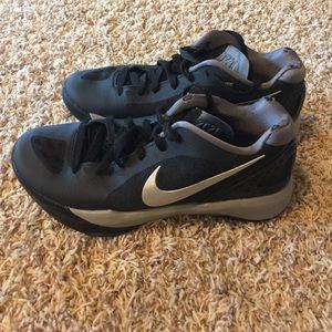 GENTLY USED NIKE HYPERSPIKE VOLLEYBALL SHOES 8.5
