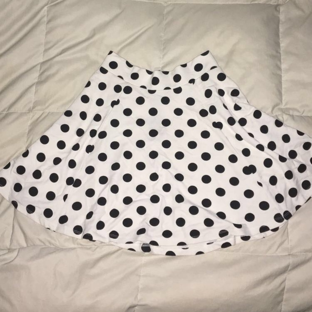 Poke a dot flowy skirt