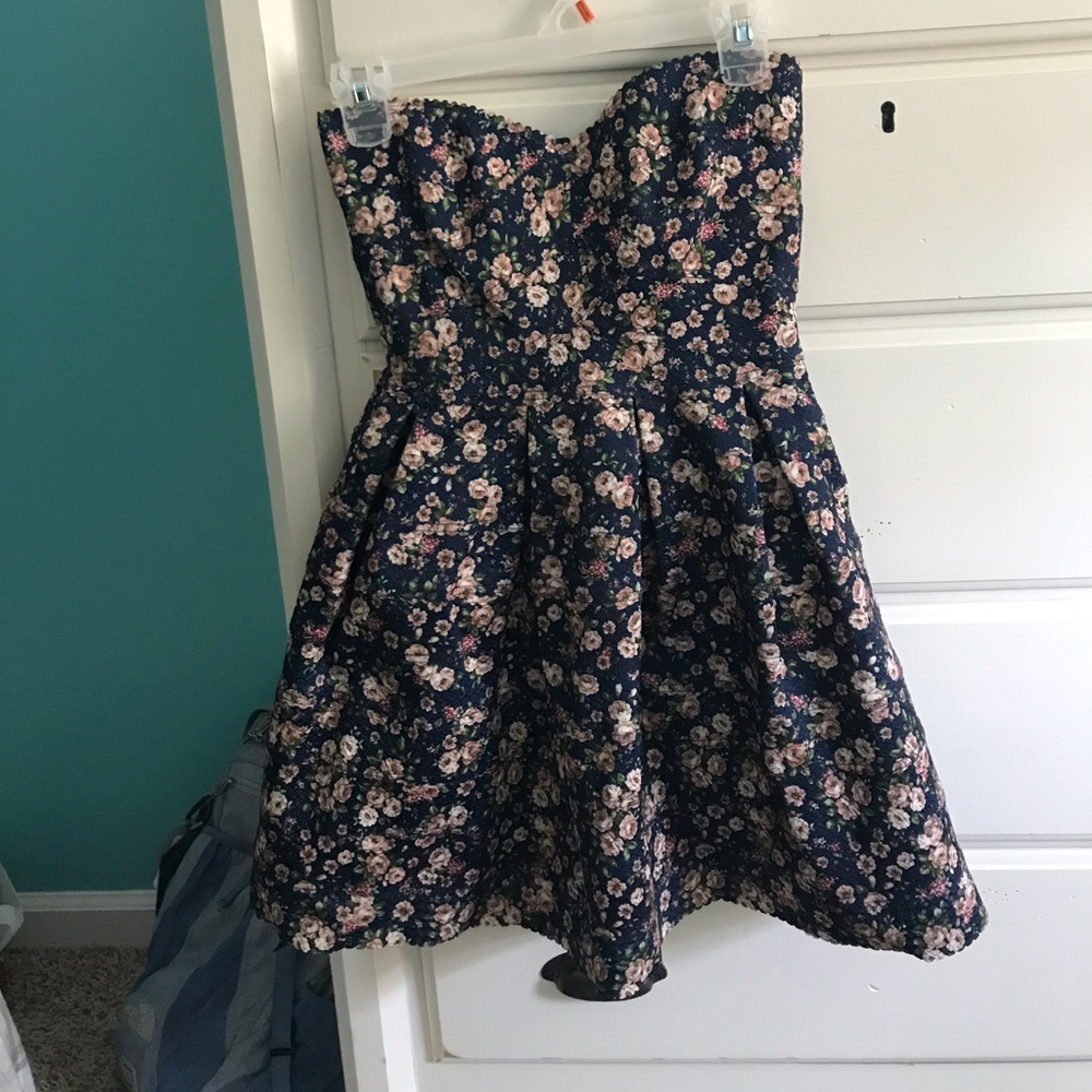 Strapless dress
