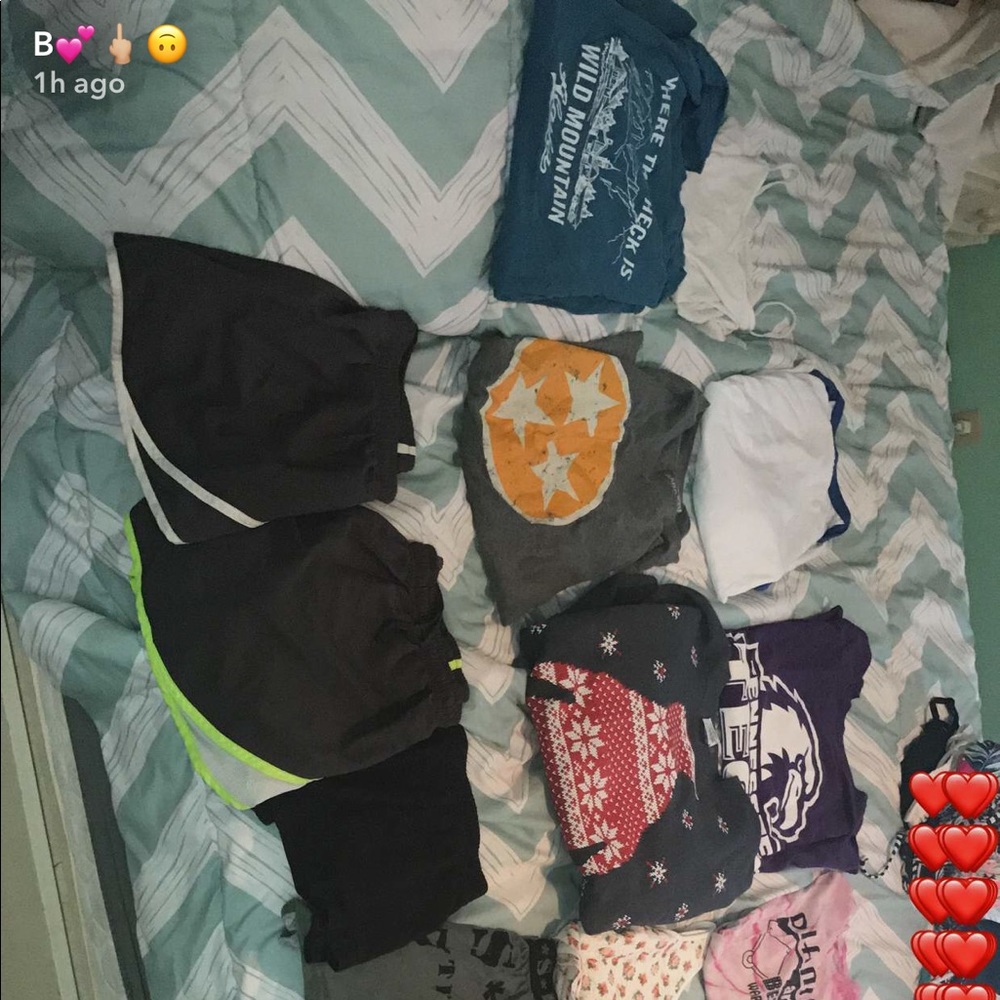 Medium clothes bundle!! All in good condition