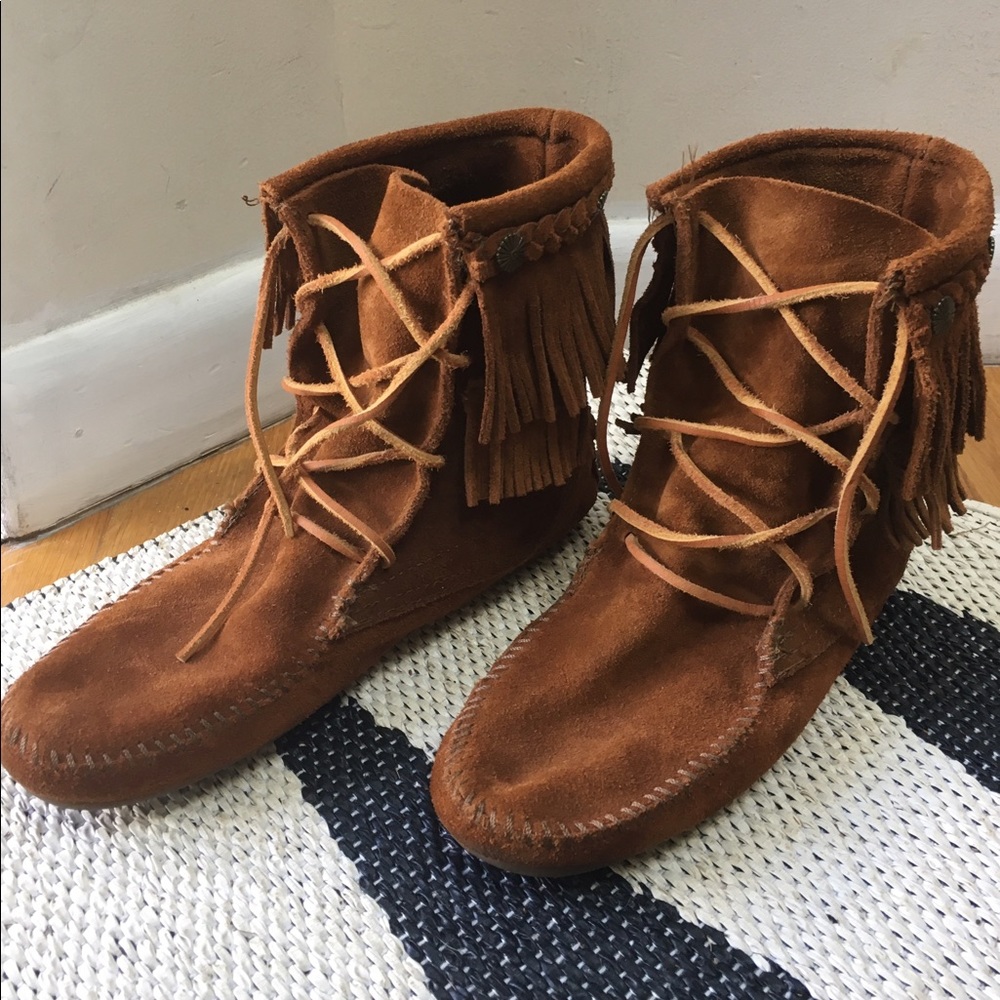 Minnetonka high top moccasin