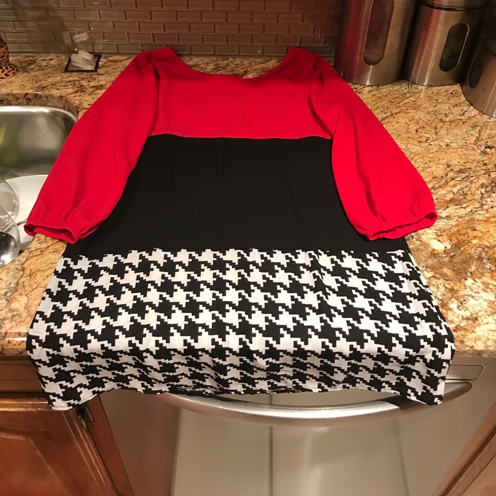 Red and black top perfect for game days