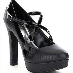 Gianni Bini Pumped-Up black platform heels size 7