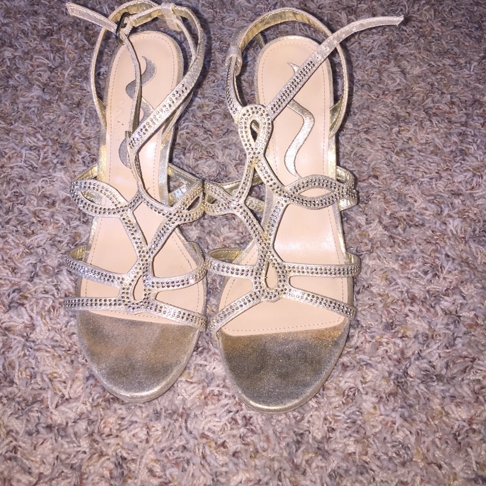 Nina Gold sparkle heels!