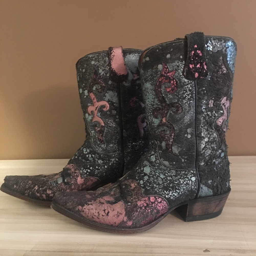 Buckle cowboy boots