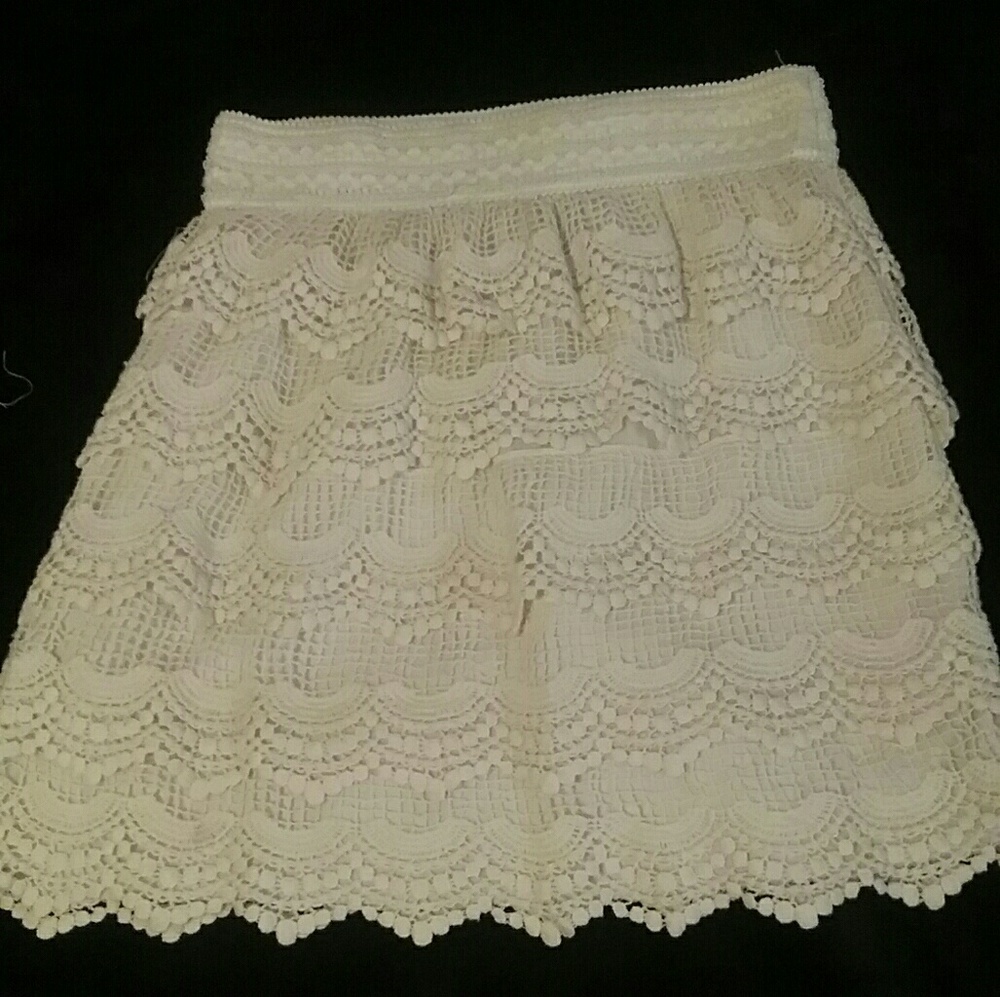 Beautiful cream colored skirt with lace!! NWOT
