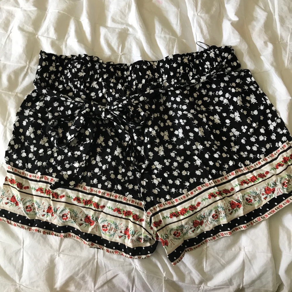 Miss Daisy flowy shorts