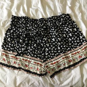 Miss Daisy flowy shorts