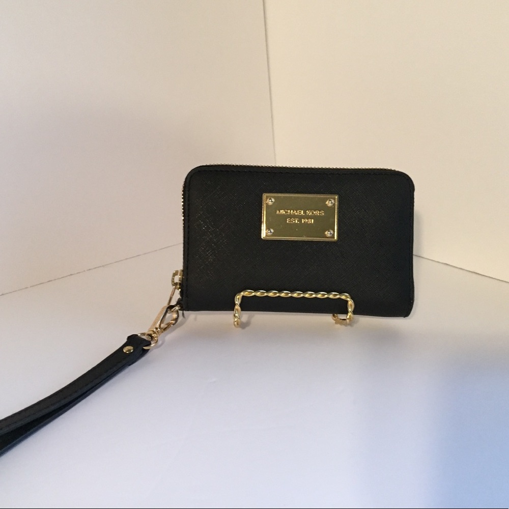Michael Kors Saffiano Jet Set iPhone Wristlet
