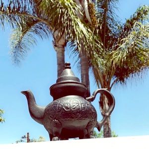 Cast iron tea kettle -black
