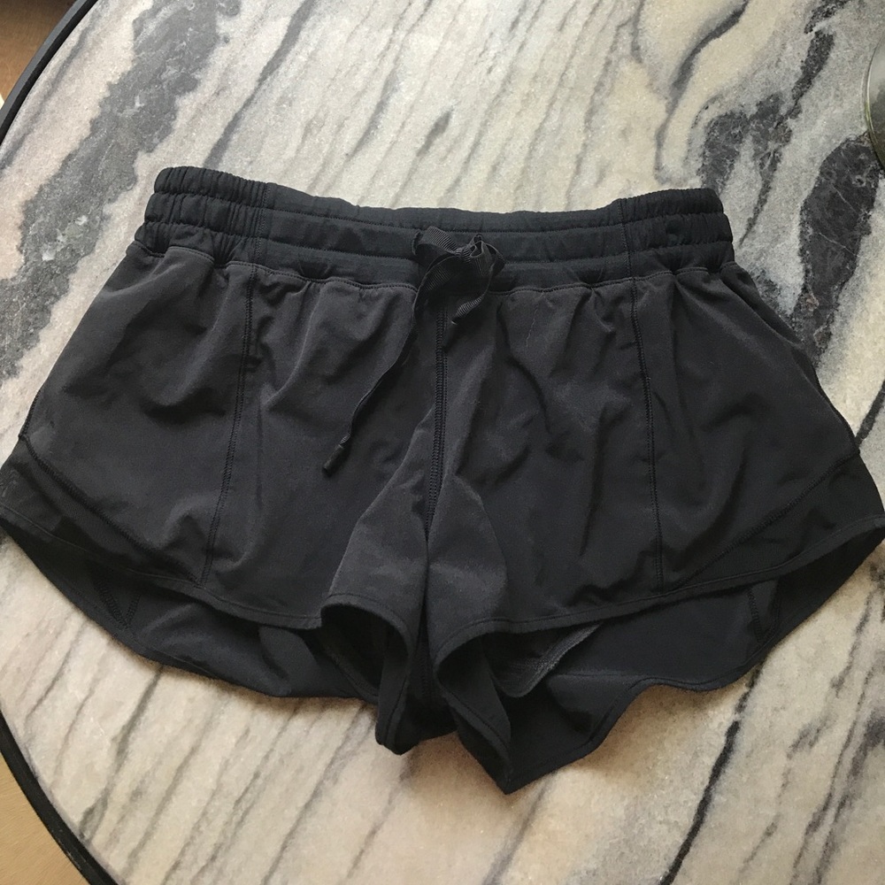 Size 8 lululemon black hotty hot short