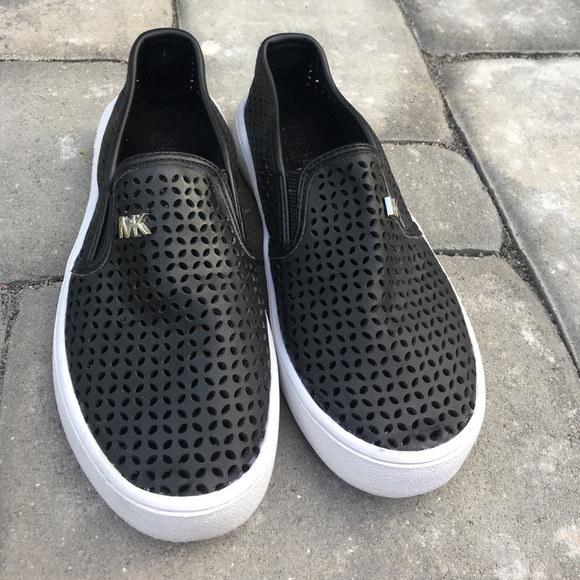 MICHAEL Michael Kors Other - 🍁SALE🍁🎉HP🎉KIDS MK black slip on shoes EUC