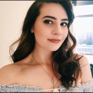 Meet your Posher, Hannah