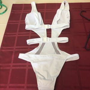 Swimming suits one pieces 100•/• new :)