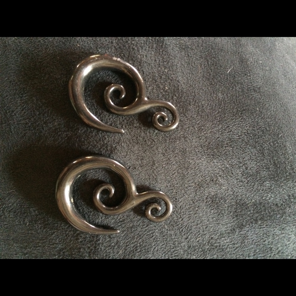 Size 0 earrings