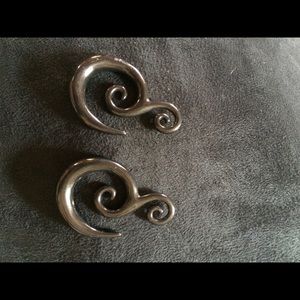 Size 0 earrings