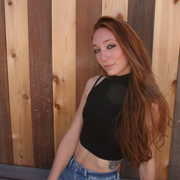 Meet your Posher, Tori - Picture 1 of 1