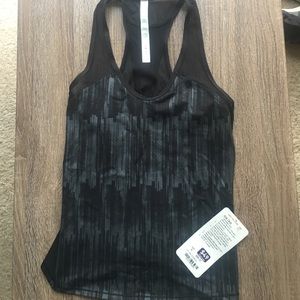 Never worn, lulu active top!