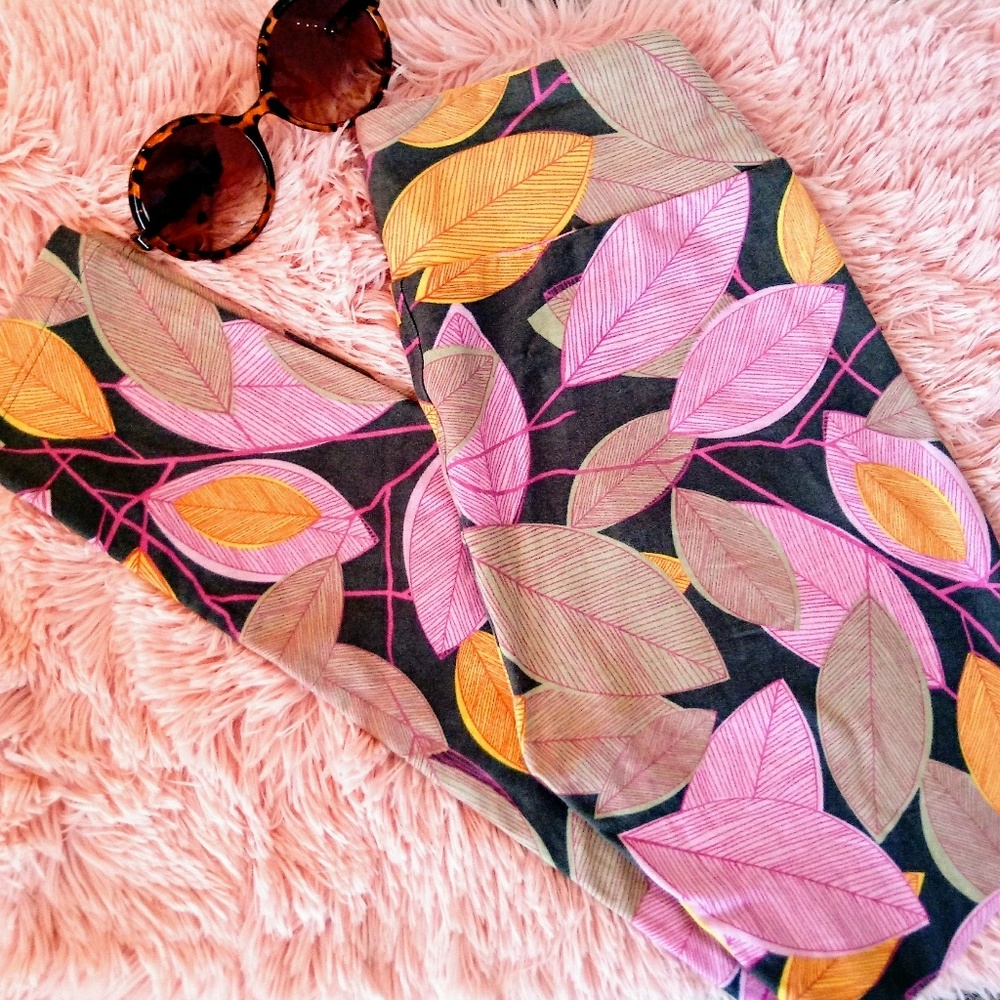 LulaRoe Pinky Leaves Leggings