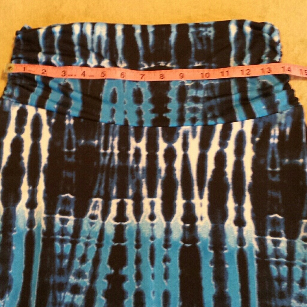 Maxi Skirt or Strapless Dress. Size Med. - Picture 7 of 8