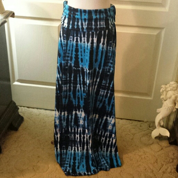 Maxi Skirt or Strapless Dress. Size Med. - Picture 5 of 8