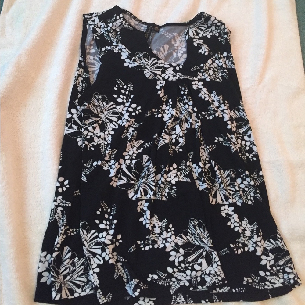 Susan Lawrence Black Sleeveless Floral Shirt