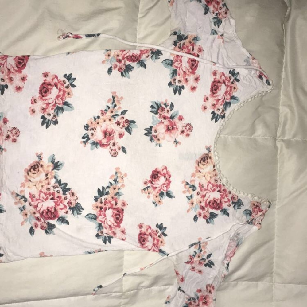 Flower printed tight shirt