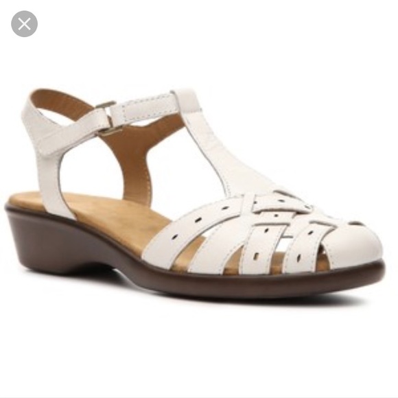easy spirit leather sandals