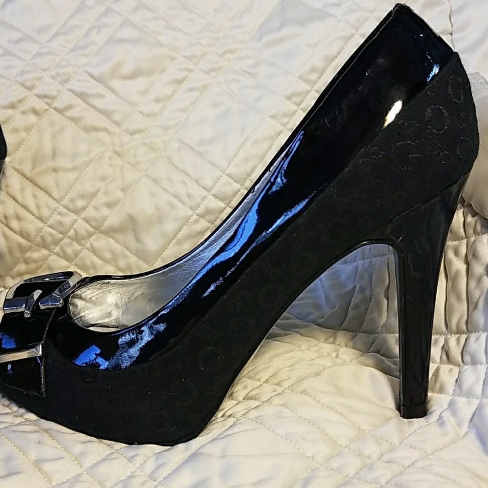 GUESS - Picture 2 of 5