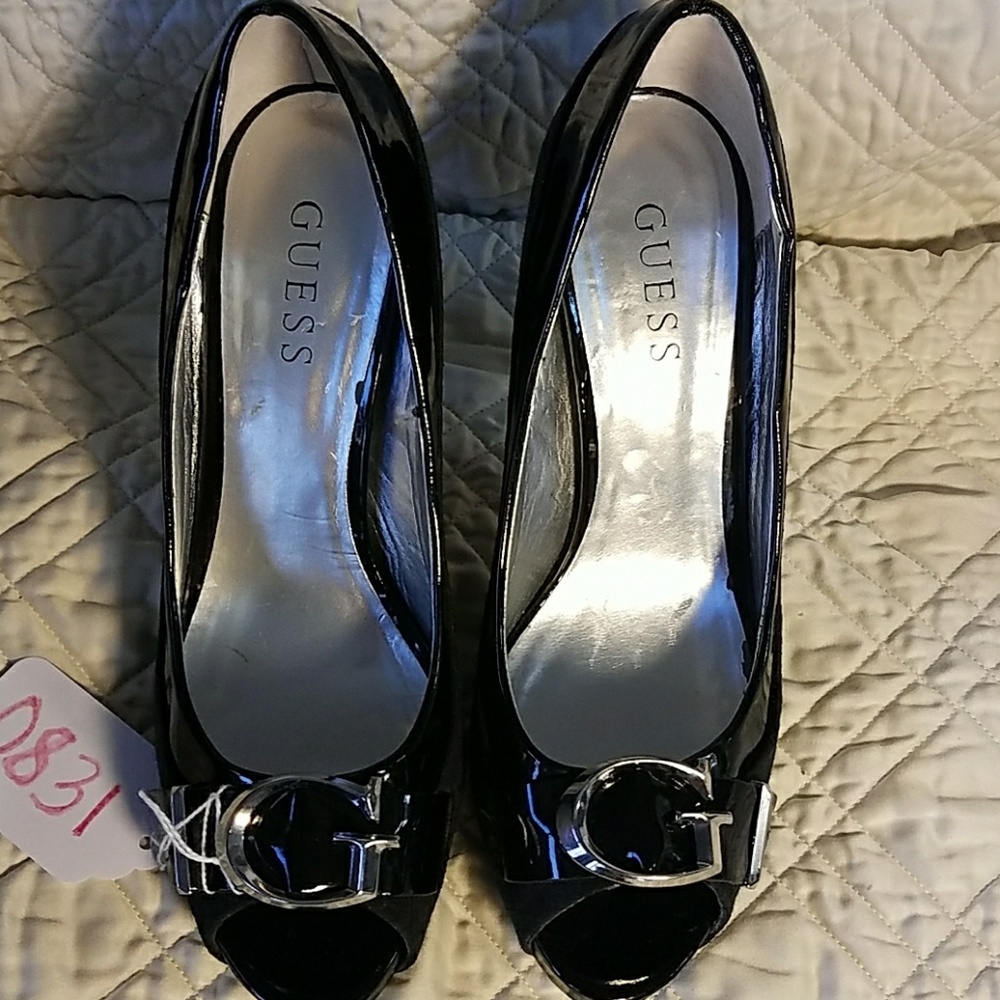 GUESS - Picture 3 of 5