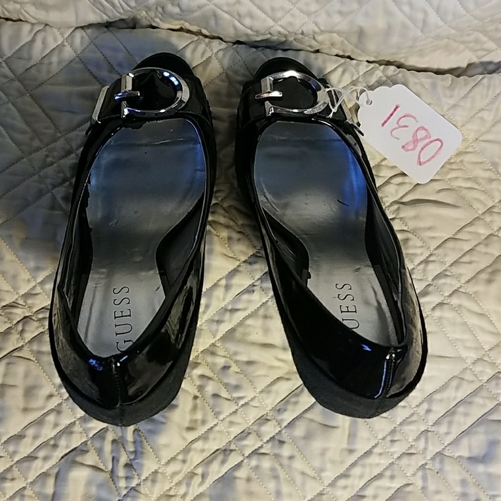 GUESS - Picture 5 of 5