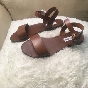 Brand new Steve Madden Donddi leather sandals