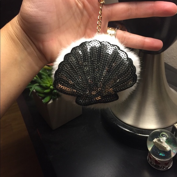 Accessories - Mermaid puff keychain