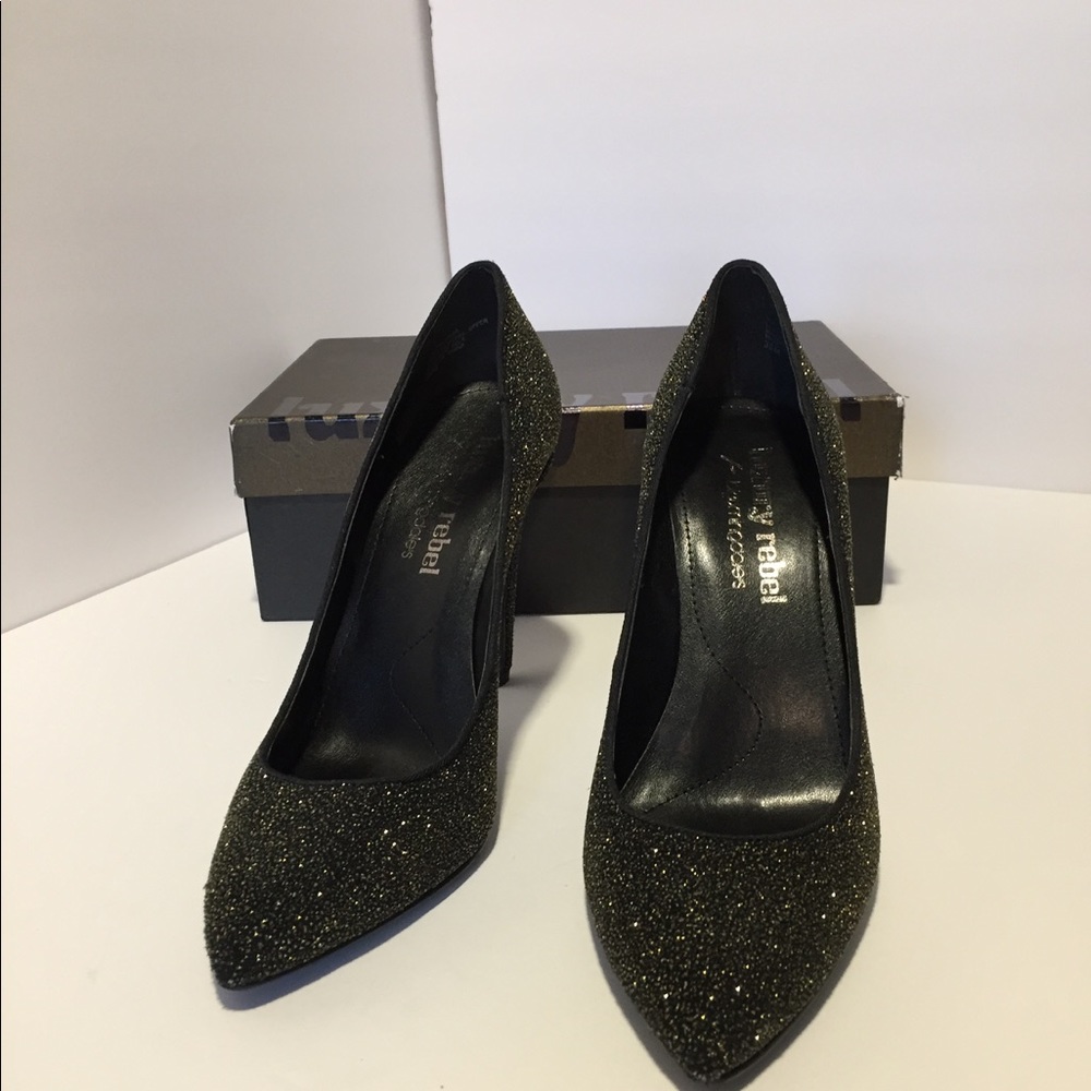 Luxury Rebel Victoria Gold/Black Pump