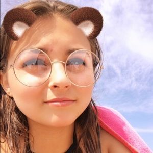 Meet your Posher, Aly